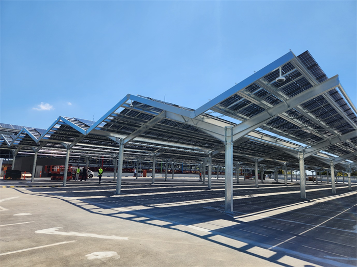Trinasolar's solar panels power the 722.4 kW solar carport for Monash University in Clayton, Australia.